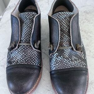Freebird Black and Gray Textured Flats